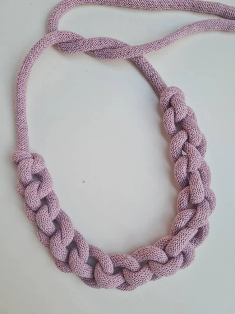 Macrame Necklace Tutorial, Make your own macrame necklace, Macrame necklace pattern